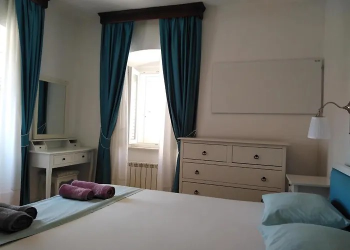 Emma مالي لوشينغْ